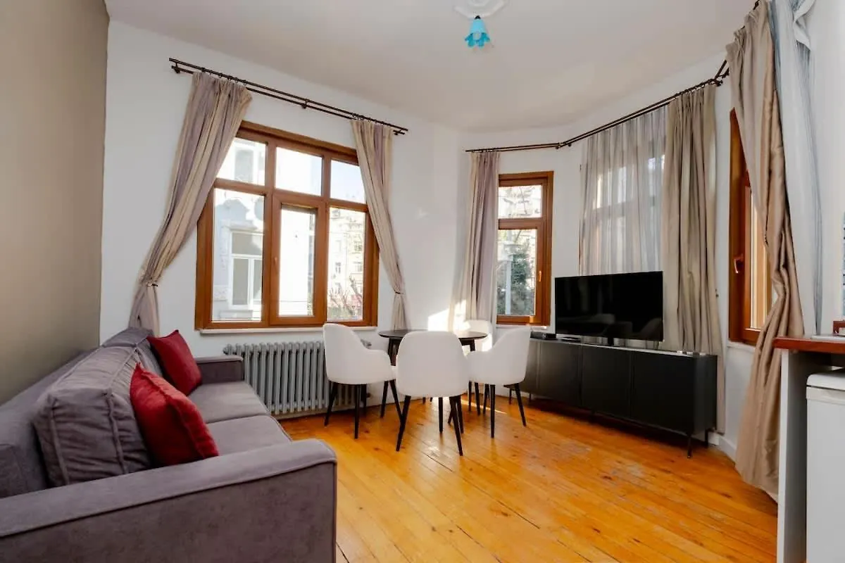 Exclusive Building With Two Apartments اسطنبول فيلة